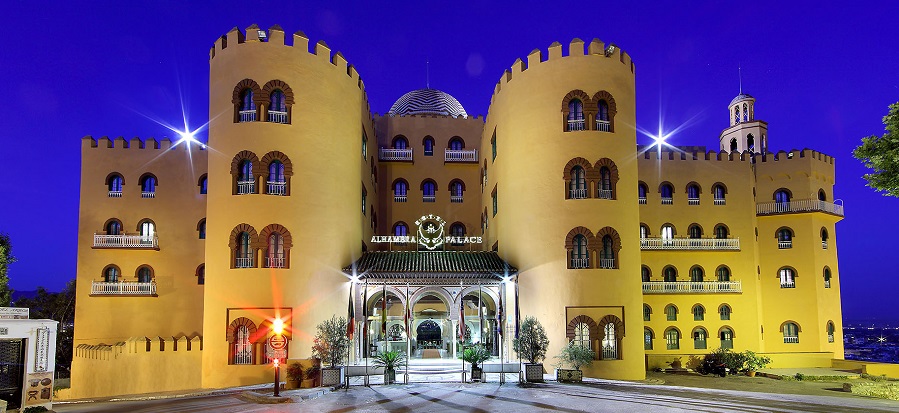 Abre el hotel Alhambra Palace